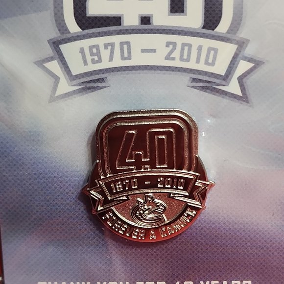 Vancouver Canucks 2010 40 years limited edition Pin. NEW sealed. - Picture 2 of 3